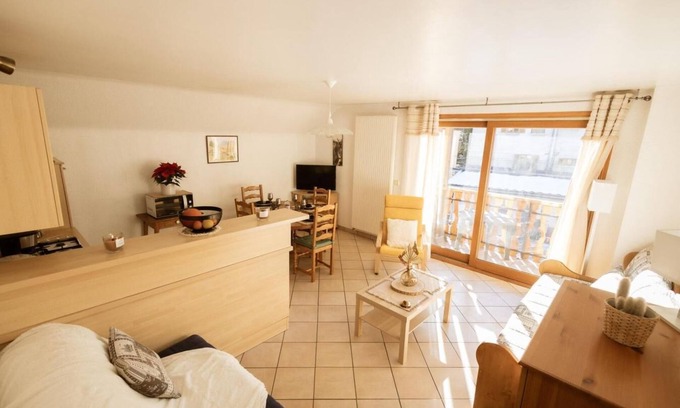 Valloire Apartment | 250m from ski slopes, 2nd floor, balcony, parking, ski locker, 48m², Valloire