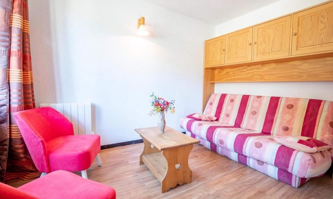 Villarodin-Bourget Apartment | 250m from ski slopes, 3rd floor, balcony, tv, ski locker, 25m², La Norma