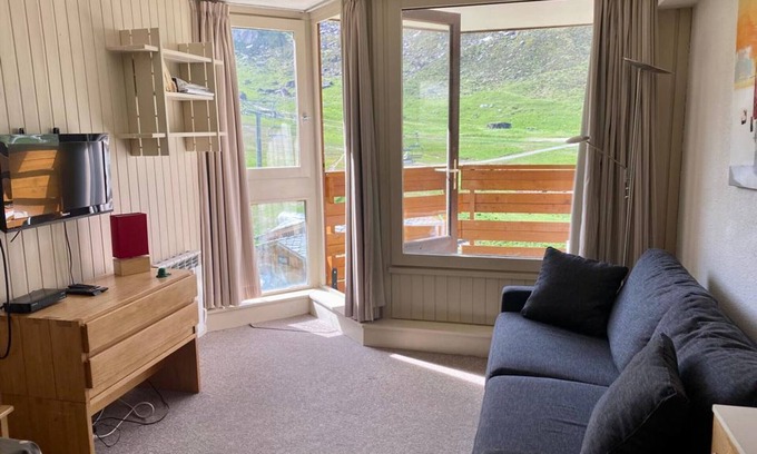 Val Claret Apartment | 25m² studio with south/east balcony, sleeps 4, equipped kitchen, TV