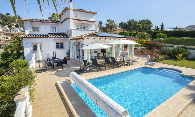 Empedrola Villa | 260 m² Villa ∙ 4 bedrooms ∙ 8 guests