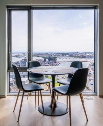 Kallio Apartment | 26th Floor Helsinki High Point 1 BDR Apartment with City View