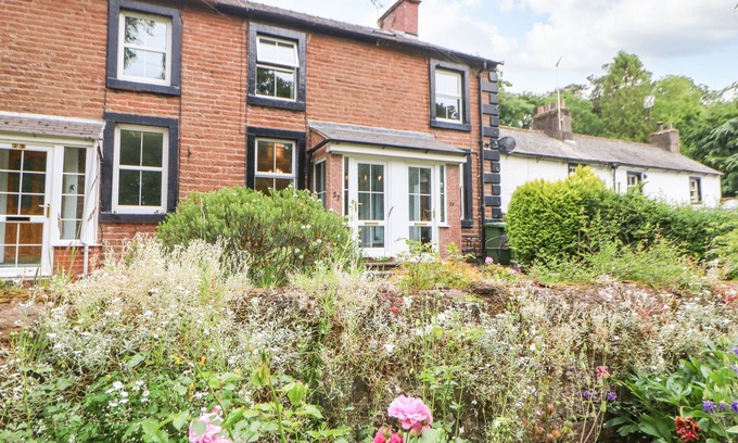 Appleby-in-Westmorland Cottage | 27 BONGATE, pet friendly, with open fire in Appleby-In-Westmorland