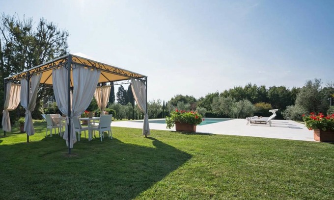 Orentano Villa | 275 m² Villa ∙ 5 bedrooms ∙ 12 guests