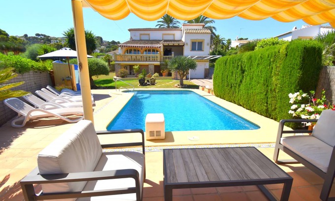 Javea Ski Chalet | 276 m² Chalet ∙ 4 bedrooms ∙ 8 guests