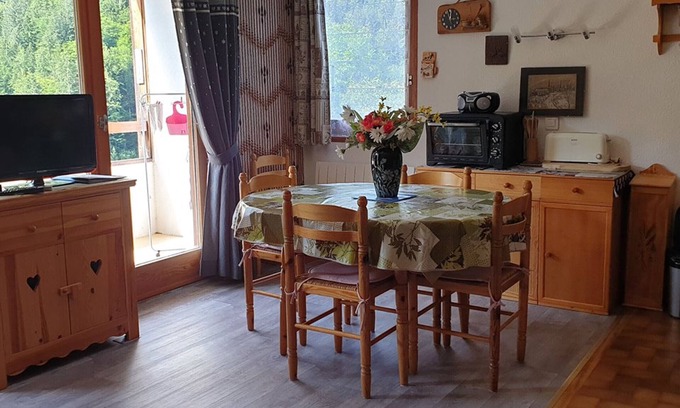 Saint-Jean-dʼAulps Apartment | 28m² Studio in Center with Pool and Balcony!