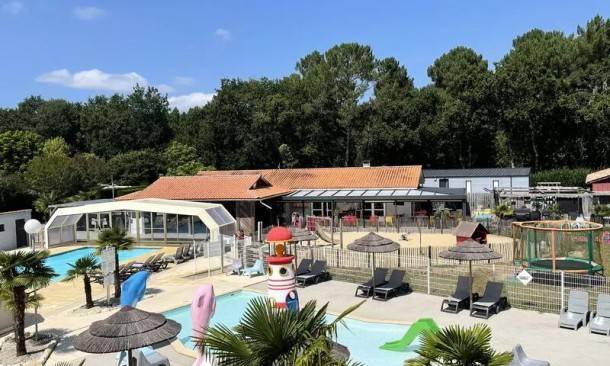 Saint-Laurent-de-Medoc RV Rental | 29 m² Mobile home ∙ 2 bedrooms ∙ 4 guests