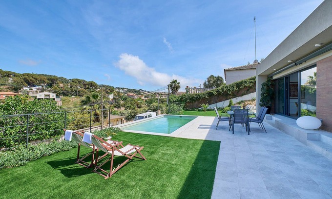 Vidreres Villa | 2AGN02 - Modern house with private swimming pool in residential area
