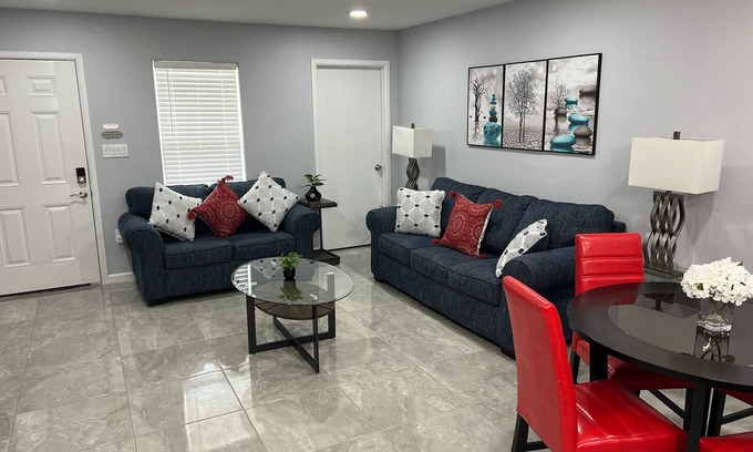 Brownsville Apartment | 2B/1B apartment A in wonderful Brownsville with AC