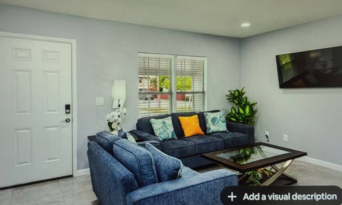 Brownsville Apartment | 2B/1B Cozy apartment in peaceful Brownsville with AC