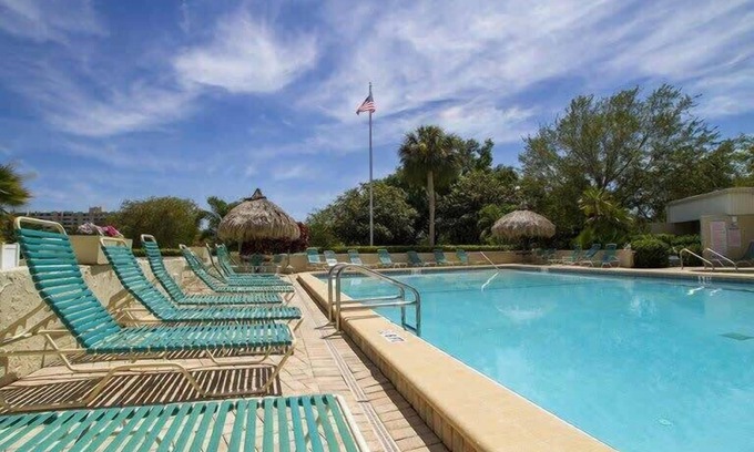Clearwater Apartment | 2b/2b 90d rental, golf course + htd pool + hot tub
