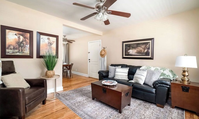 Aiken House | 2B1B Steps from the Golf Course, Historic Downtown