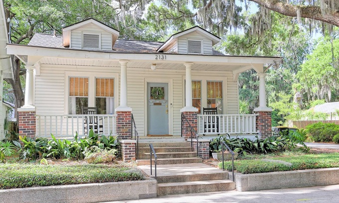 Midtown House | 2bd/1ba Cottage * Renovated * Cottage in Savannah * 30+ day stay