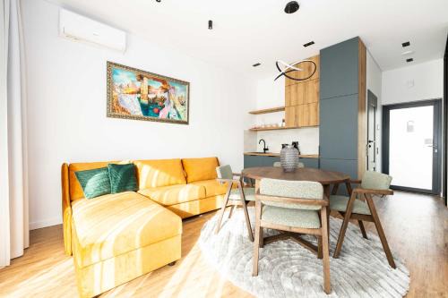 Palanga Apartment | 2BD APT/W Terrace@Takas į Jūra, By Cohost