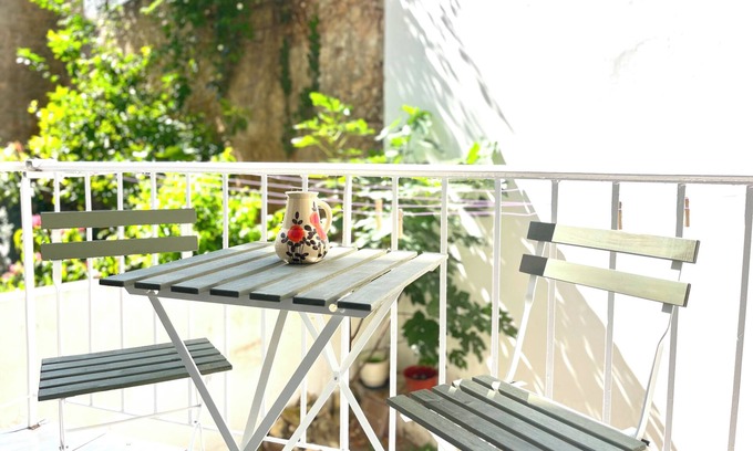 Kinosargous Apartment | 2BD - Center of Athens - 4mins Walk To Acropolis