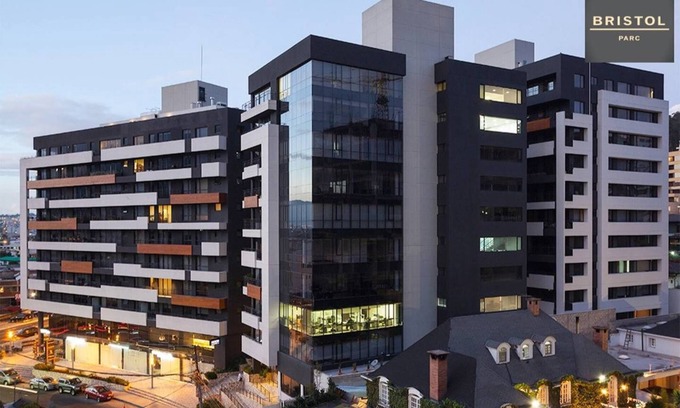 Financial District Apartment | 2BD Full, Pool, Jacuzzi,Sauna, Portugal-Quito