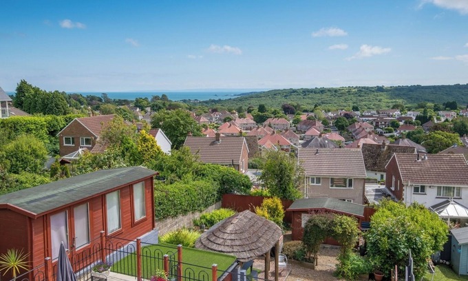 Killay House | 2BD Holiday Home Stunning views of the Sea and Gower