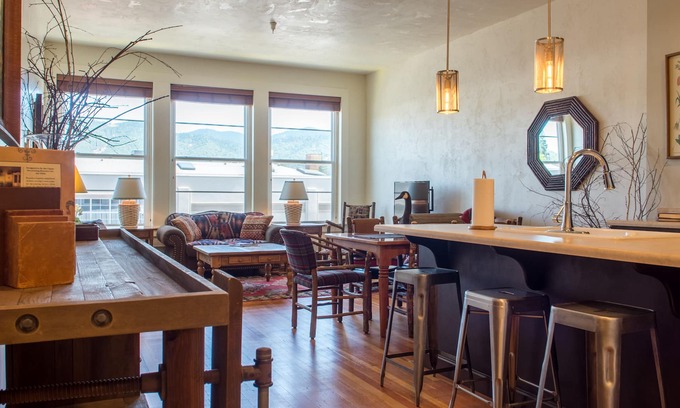 Grants Pass Apartment | 2bd Loft in Historic Grants Pass # 119
