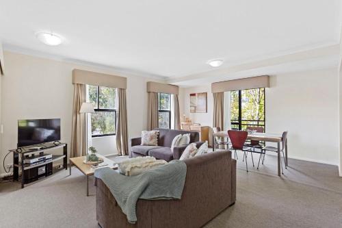 Northbridge Apartment | 2BDR 1BTH - James Street Magic