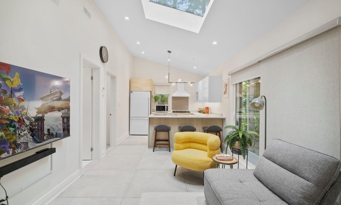 Agincourt North House | 2BDR Private Garden Suite — Relocation, Business, Travel, Dog-Friendly, Parking