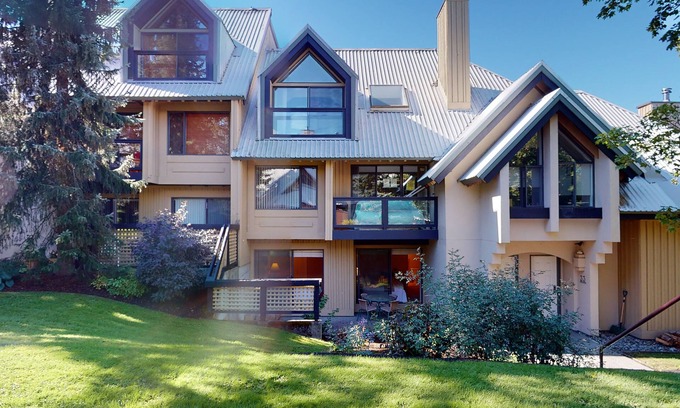 Blackcomb House | 2Bdrm 2Bath Townhome in Benchlands