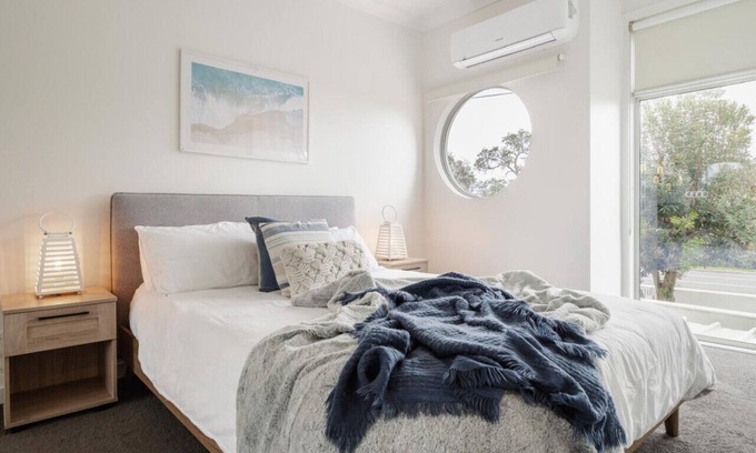 Seaford House | 2Bdrm Beachside Town House with Ocean Views