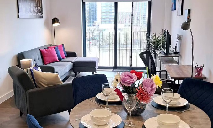Trafford Apartment | 2Bed 2Bath Balcony Waterfront FREE WiFi PARKING Roof Terr Manchester Apartment