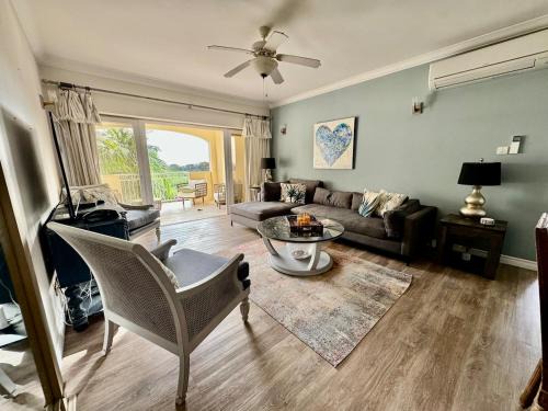 Callendar Apartment | 2Bed Modern Condo with AC, Pool, Rooftop patio, 5 Min to Beach