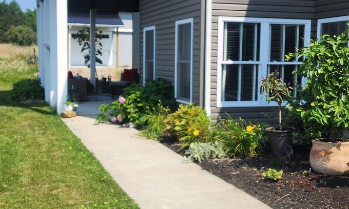 Ravenna House | 2bedroom townhome Centrally located to multiple Colleges and Cities Pet friendly