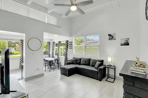 Central Fort Lauderdale Apartment | 2BR 1BA Home near Nightlife and Beach