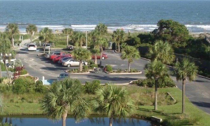 Folly Field Condo | 2BR/2BA Oceanview & Poolside Condo - Admiral's Row-Hilton Head Beach & Tennis