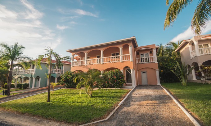 West End Apartment | 2BR/2BA VILLA 5A, FREE BREAKFAST