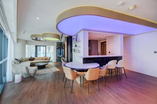 Business Bay Apartment | 2BR Apt DAMAC Paramount Tower A - 3601
