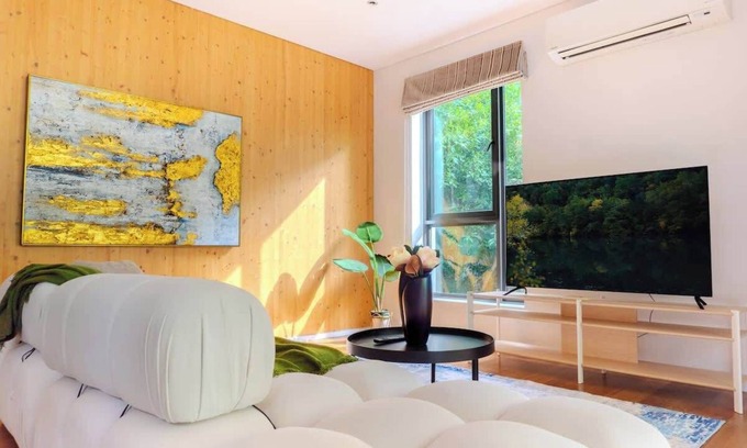 Docklands Apartment | 2BR Apt in Docklands WiFi City walk Water nearby