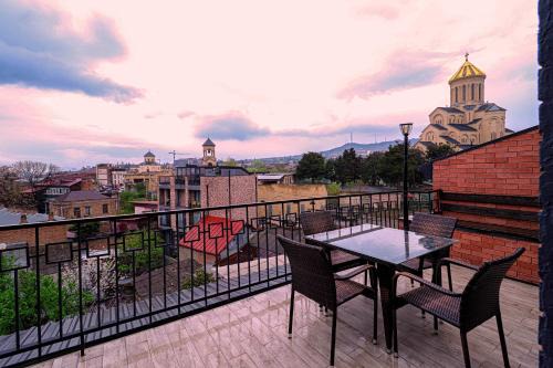 Avlabari Apartment | 2BR Apt w terrace & stunning views