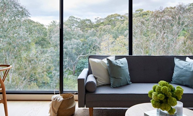 Abbotsford Apartment | 2BR Apt With Yarra River Views & Parking