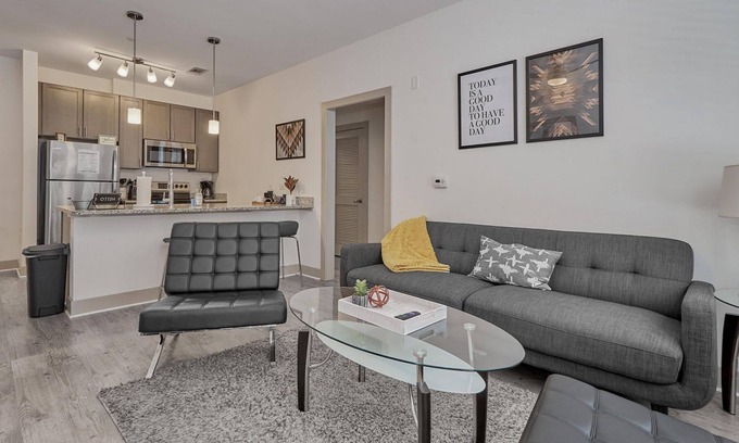 Shockoe Bottom House | 2BR at East Franklin Street