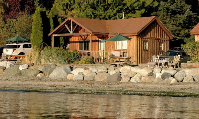 Eastsound Cabin | 2BR Beach Cabin on prime west-facing beach!