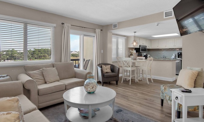 Sunnyside Condo | 2BR Beachfront Condo | Prime Amenities + Free tickets: Dolphin Cruise & More!