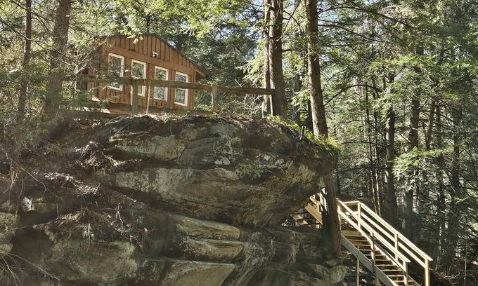 Logan Cabin | 2BR cabin with private hollow, creek, and historic dam, minutes to trails/food
