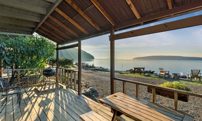 Eastsound Cabin | 2BR Classic+ Beachfront Cabin on world class west-facing beach!