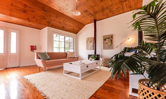 Daylesford Cabin | 2BR Cosy Cottage Right Near Lake Daylesford