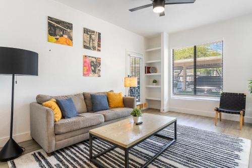 Kierland Apartment | 2BR CozySuites at Kierland Commons with pool #03