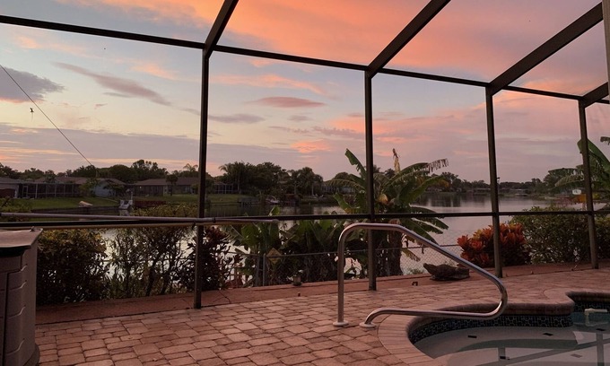 Regency Park House | 2BR dog-friendly lake house w/pool & hot tub. Sleeps 8 & 15 minutes from beach!