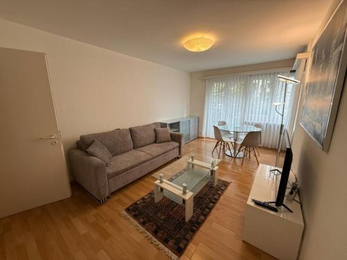 District 6 Apartment | 2BR flat in city center - Crown 2