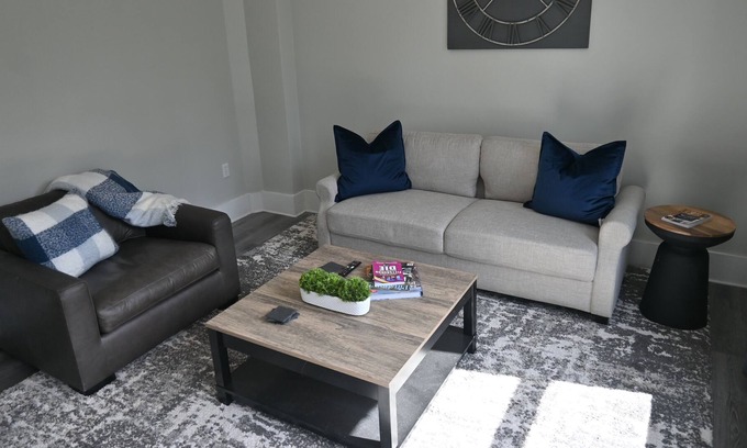 Springdale Apartment | 2br Gem in the heart of Springdale