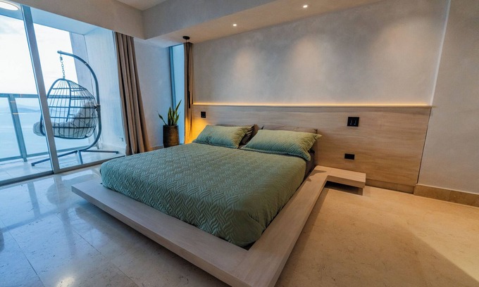 Panama City Apartment | 2BR King Suite/Ocean View, Cinta Costera, Casco, Canal/WIFI 500mbps