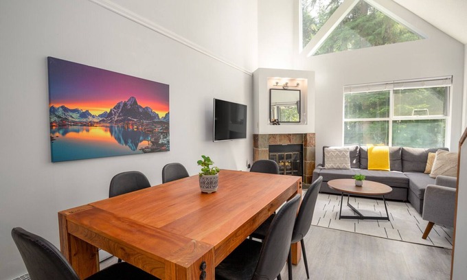 Blackcomb Condo | 2BR + Loft | Wildwood Lodge | Near Gondola | Hot Tub & Pool | Private Patio | Parking