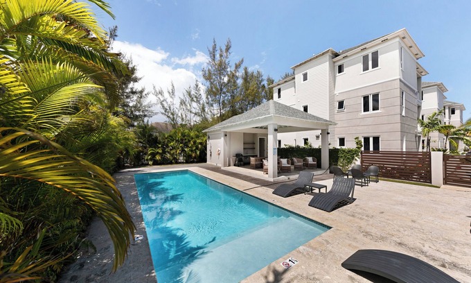 Nassau House | 2BR Luxury Modern Condo: Baha Mar, Beach & Pool - Gated Community