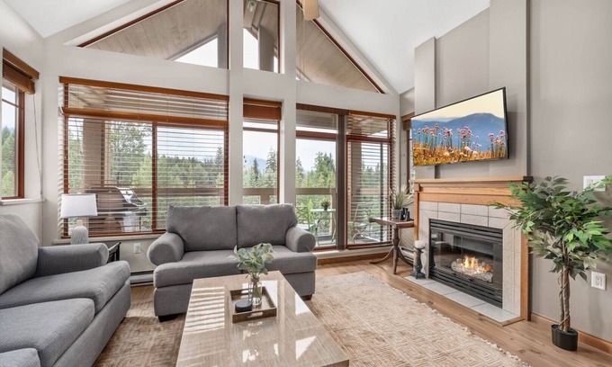 Whistler Condo | 2BR | Nicklaus North | Mountain View | Golf Course | Green Lake | Free Parking