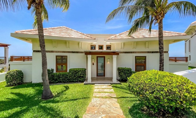 Pristine Bay Villa | 2BR Ocean View Villa at Las Verandas